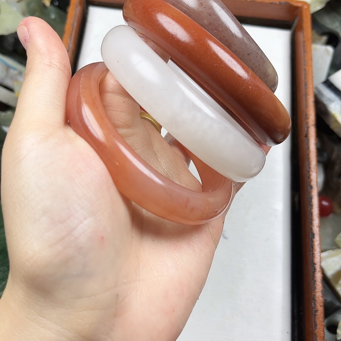 未镶嵌手镯和田玉（糖玉）蓓*