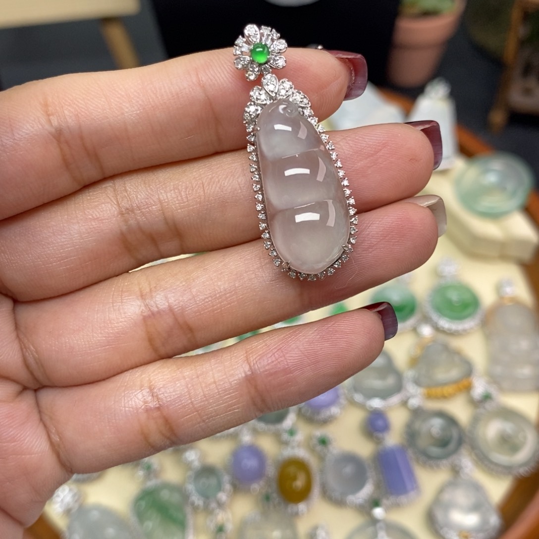 翡翠颈饰18K金镶嵌天***！A货翡翠