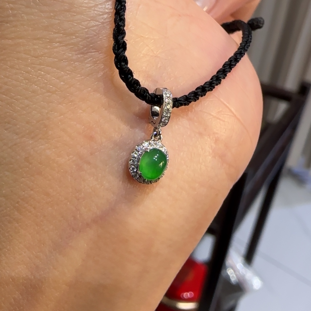 翡翠18K金镶嵌颈饰蛋面提溜