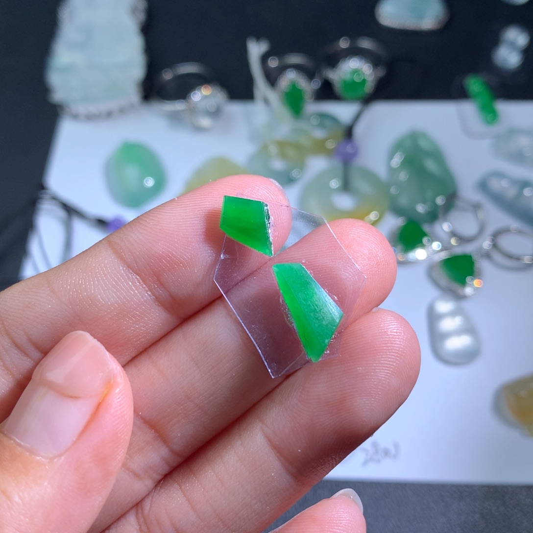 翡翠颈饰未镶嵌一套