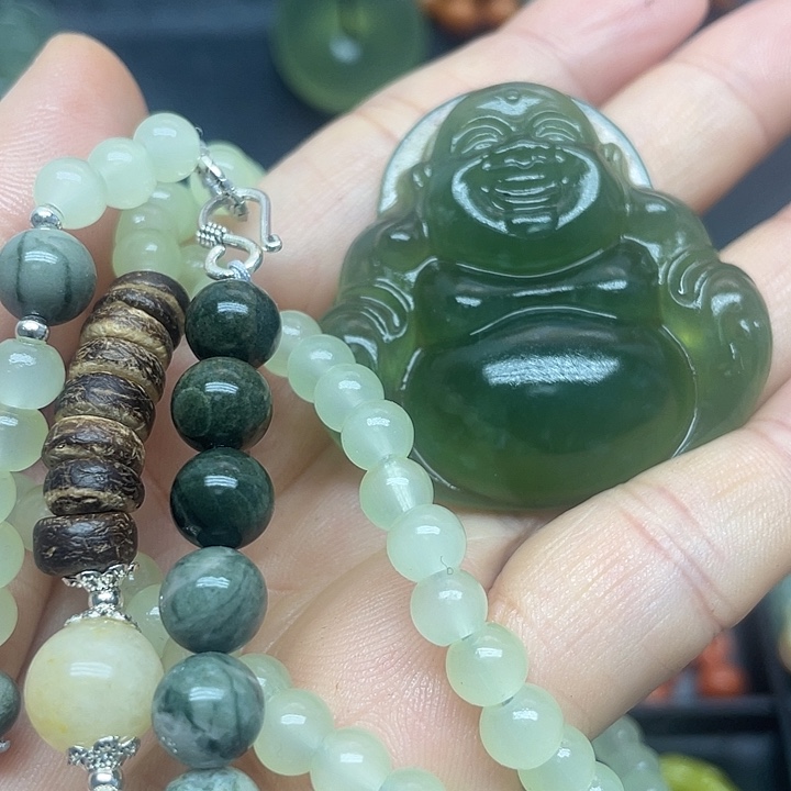 未镶嵌蛇纹石玉颈饰王*峰