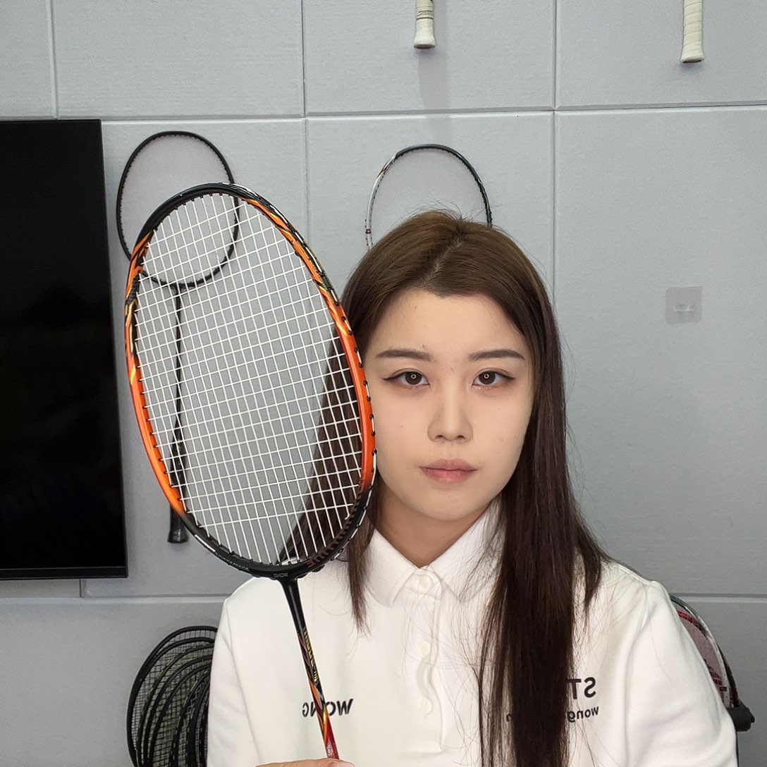 明 羽毛球拍Wong，