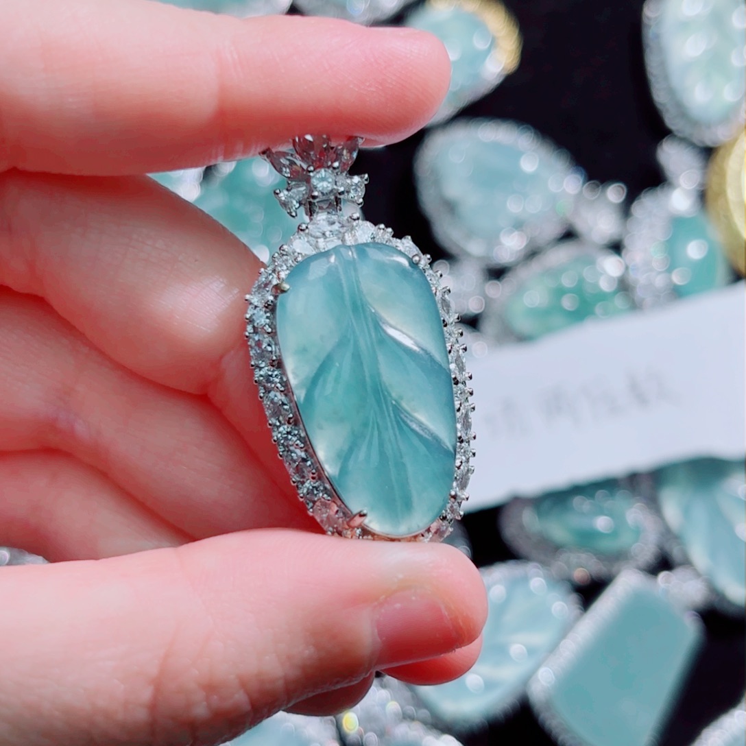 翡翠颈饰未镶嵌叶子