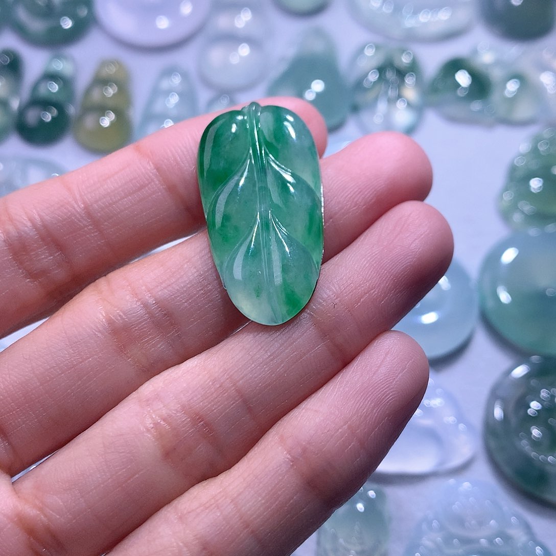 【闪购商品】翡翠颈饰未镶嵌叶子