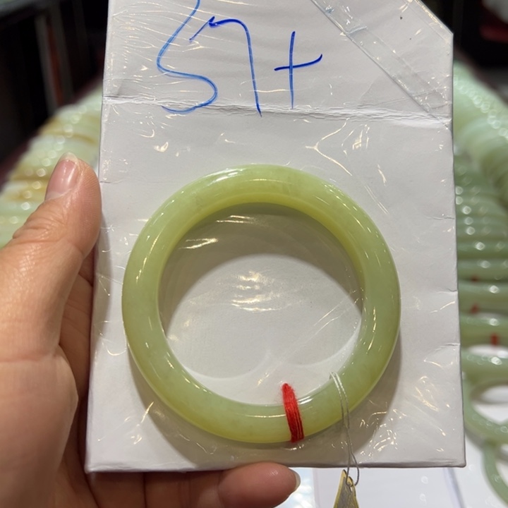 庹***和田玉未镶嵌手镯