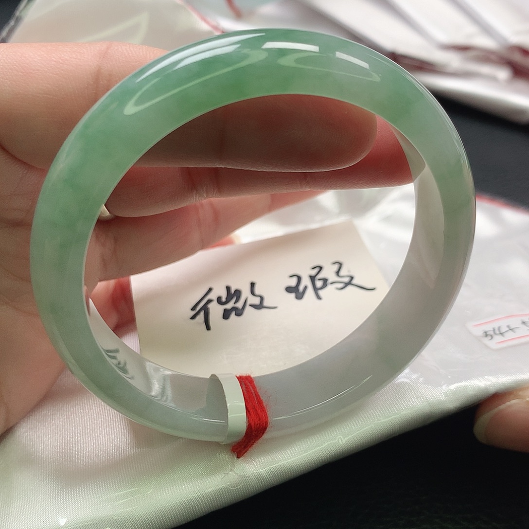 l***i翡翠未镶嵌手镯缅甸54.55