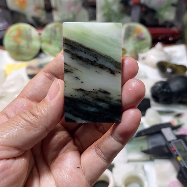 独山玉未镶嵌颈饰