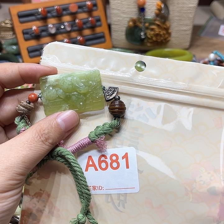 蛇纹石玉手镯未镶嵌琪***?