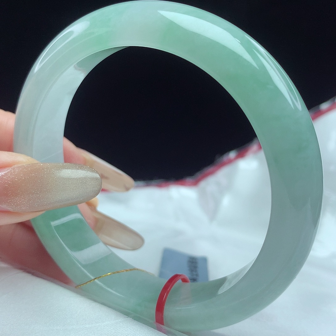 翡翠手镯未镶嵌56圈3600