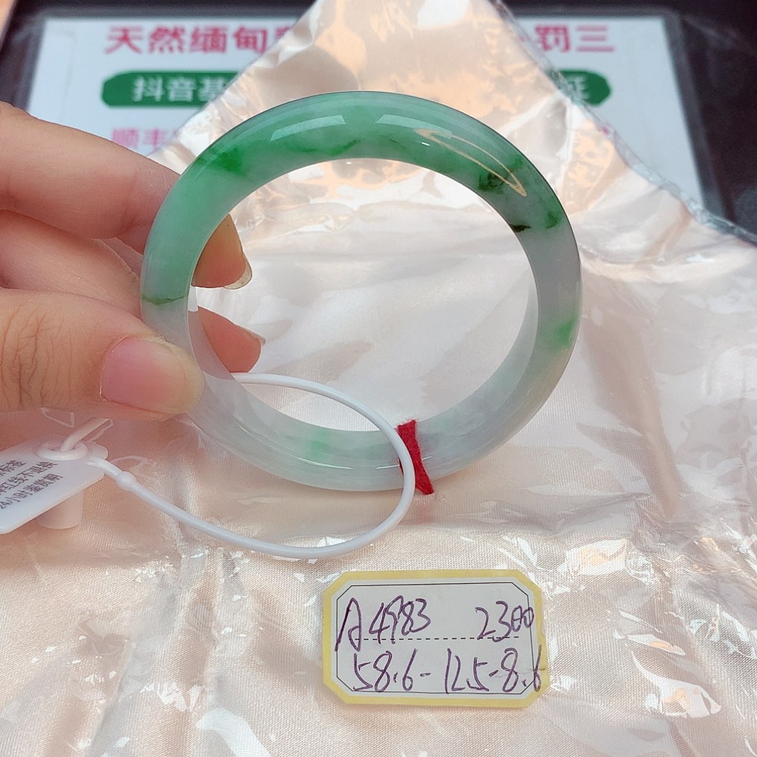 翡翠手镯未镶嵌缅甸翡翠