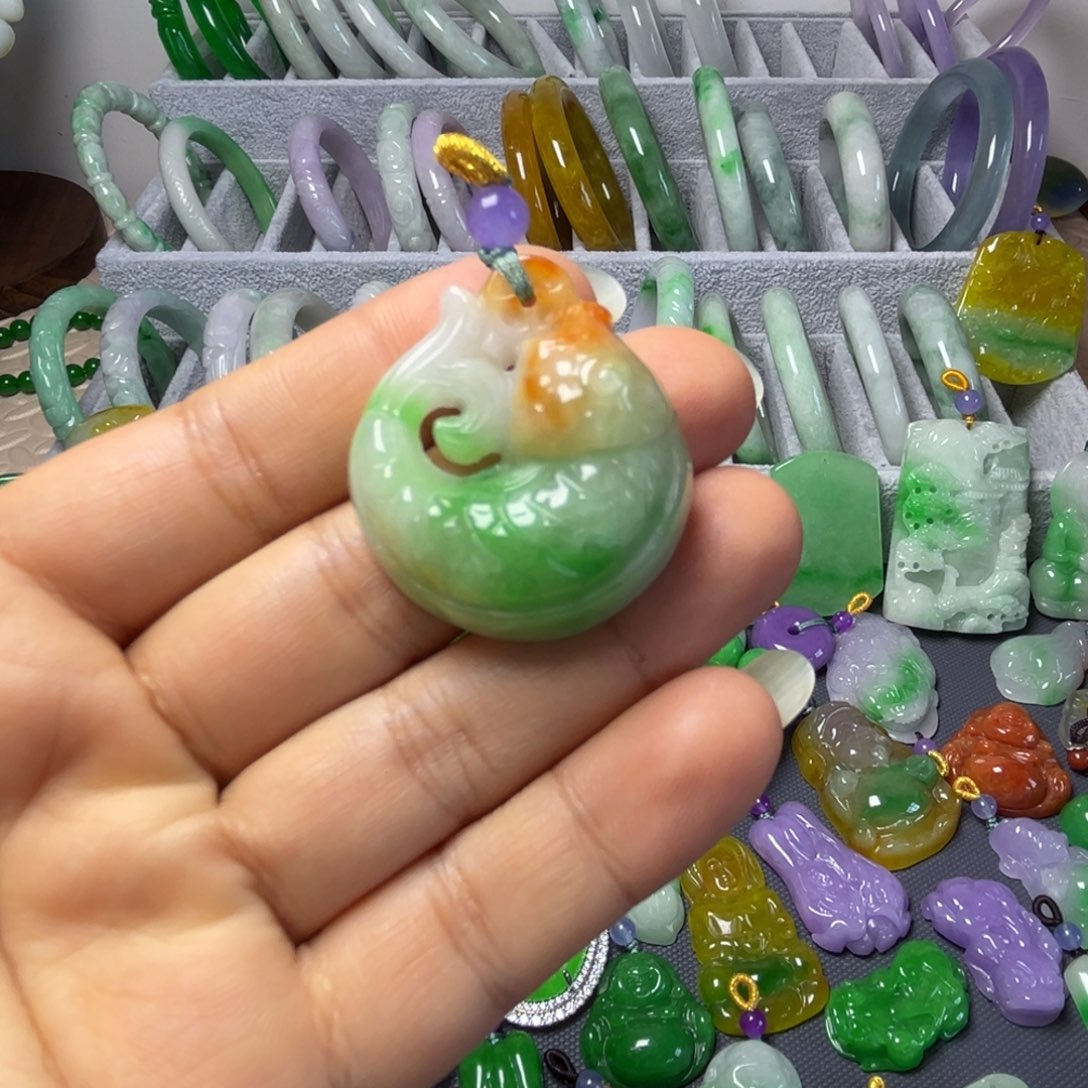 翡翠未镶嵌颈饰吊坠