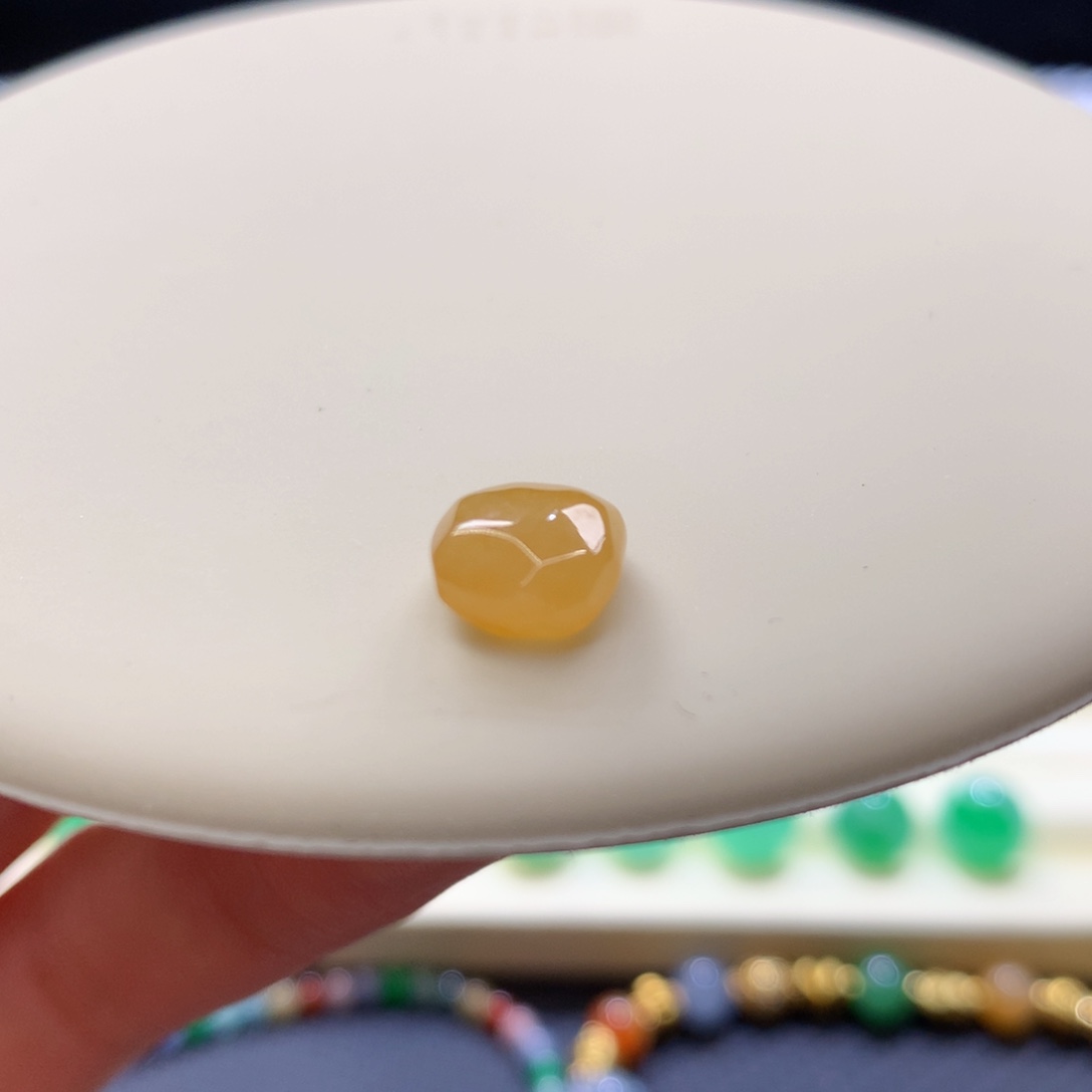 定制翡翠未镶嵌 毛货抛光定制 黄翡随形