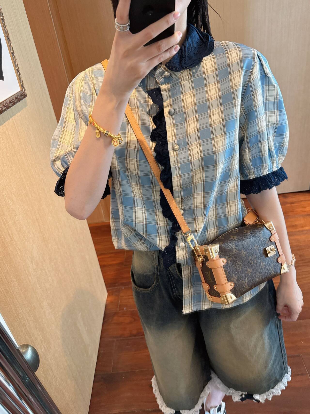 【张静芝】夏季新品 小清新蓝格纹撞色拼接花边泡泡袖衬衫