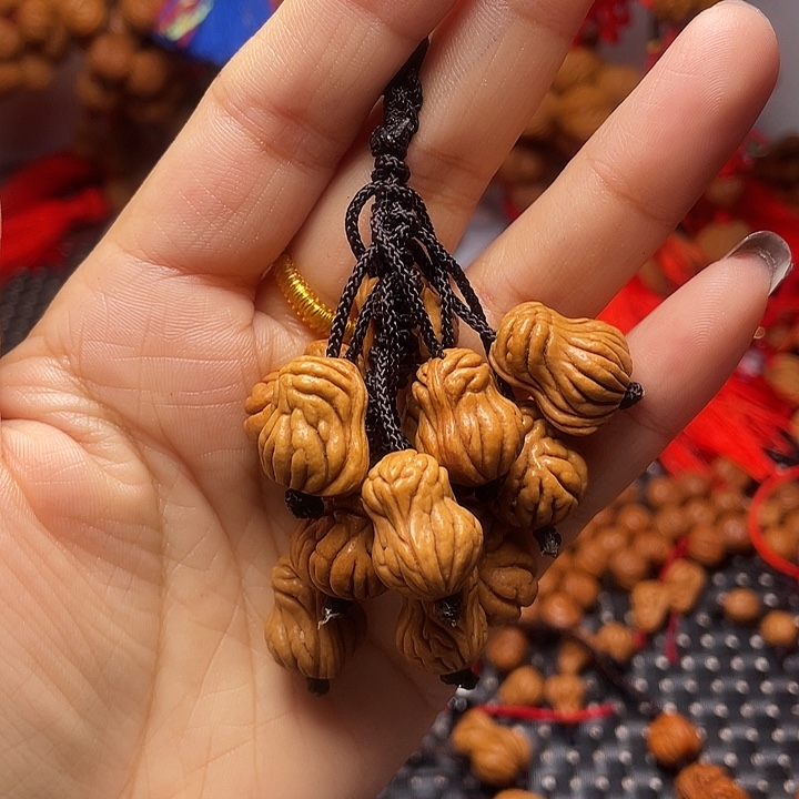 星***辰木质类龙纹桃枭挂件