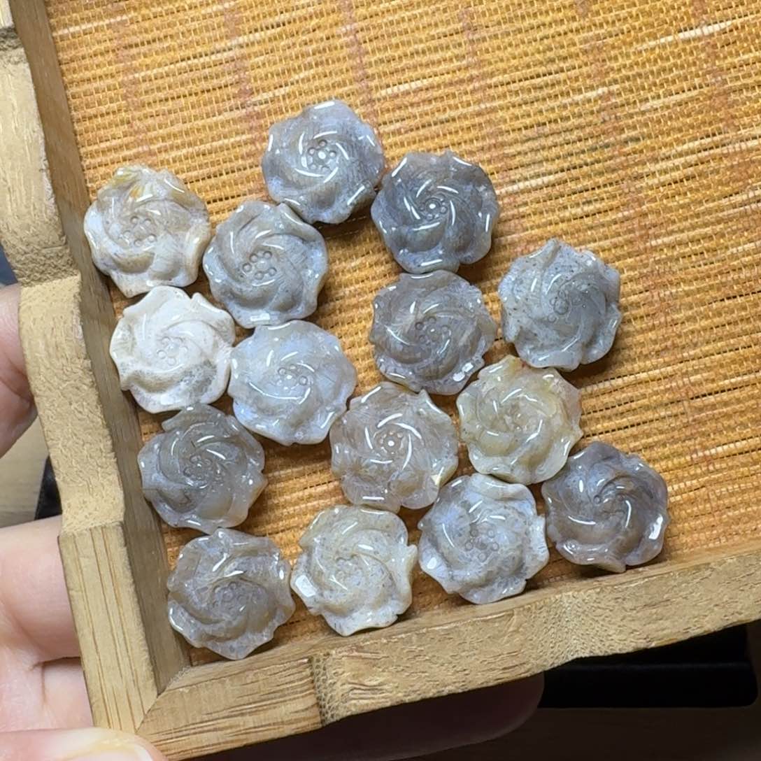 硅化玉15颗荷花，通孔未镶嵌