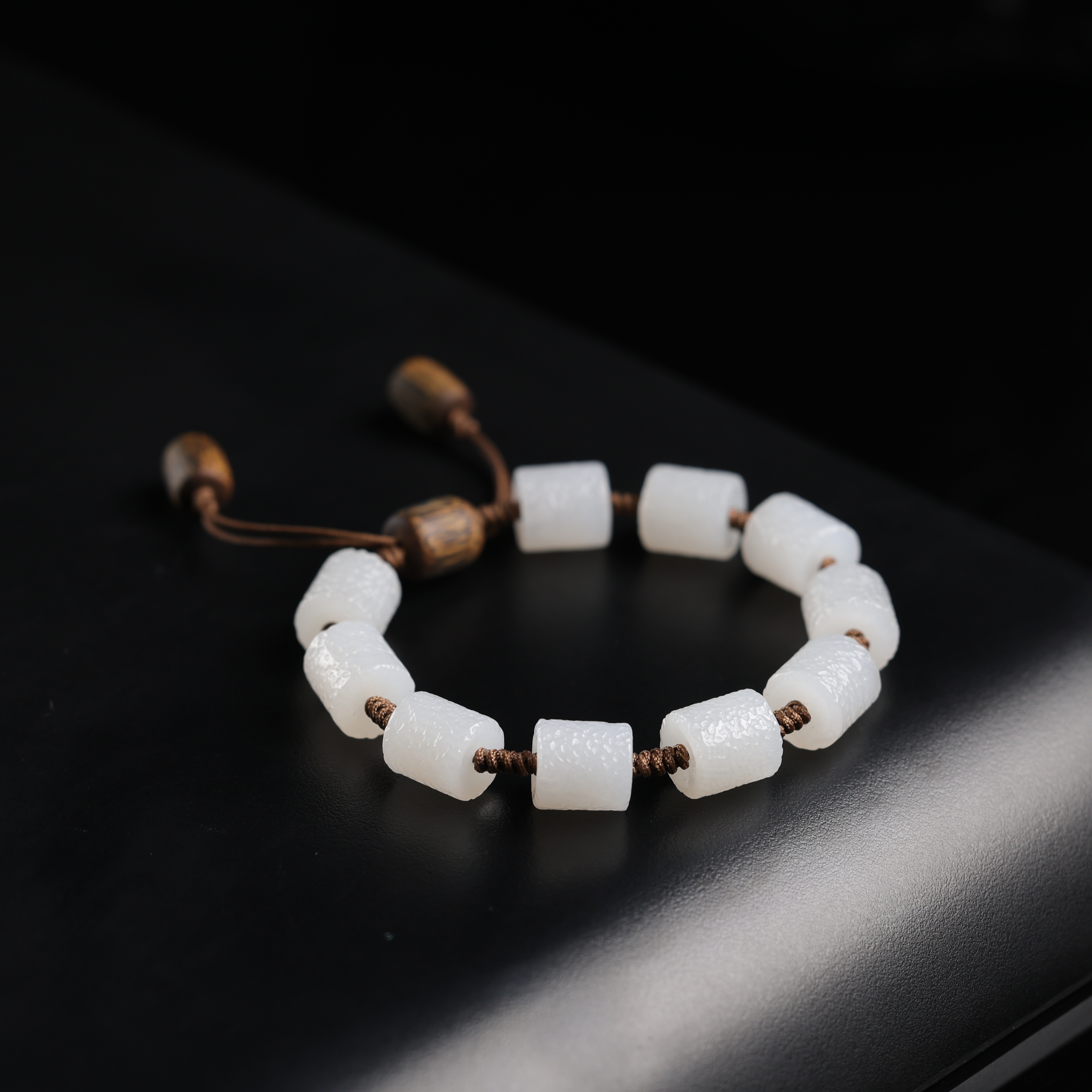 “一统江山”严选精品和田玉青海锤纹桶珠沉香手串