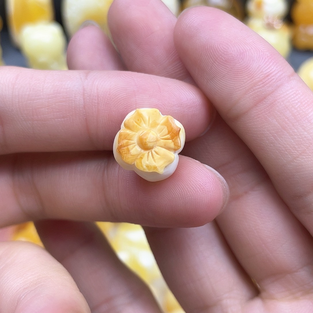 琥珀裸石未镶嵌蜜蜡