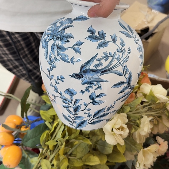 公****高温陶瓷手绘青花瓶子