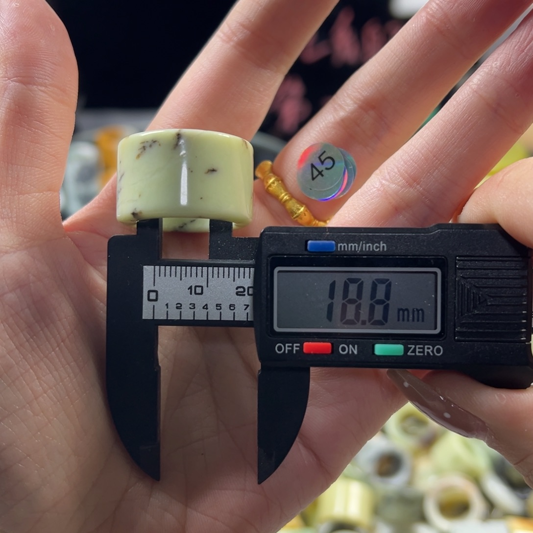 蛇纹石玉未镶嵌戒指