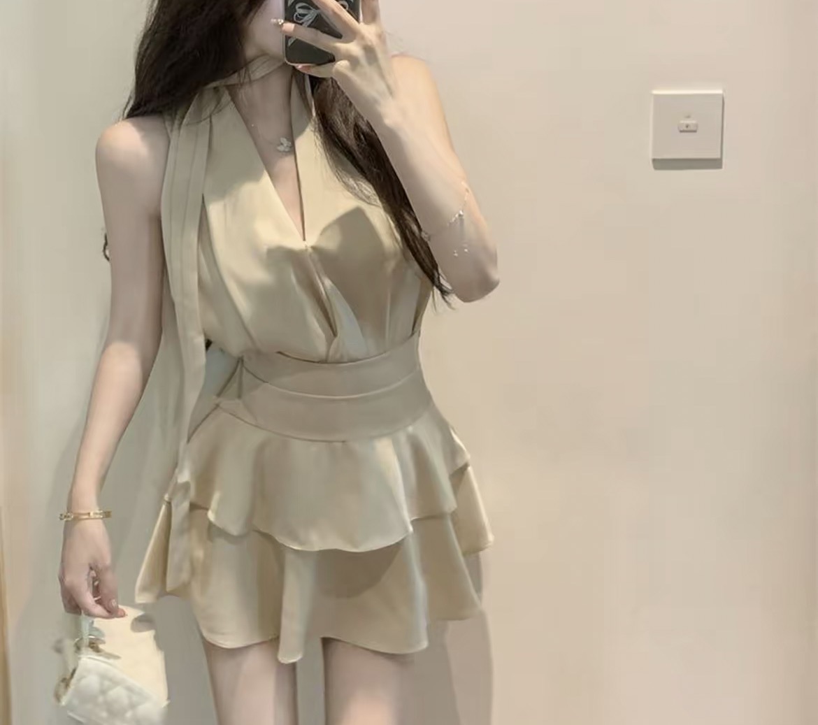 法式气质缎面无袖显瘦小众纯欲辣妹风性感风高腰短款收腰