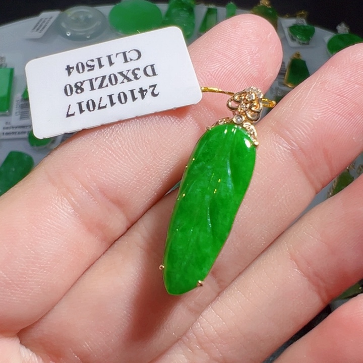 翡翠挂件18K金镶嵌翡翠