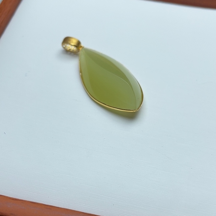 和田玉18K金镶嵌颈饰