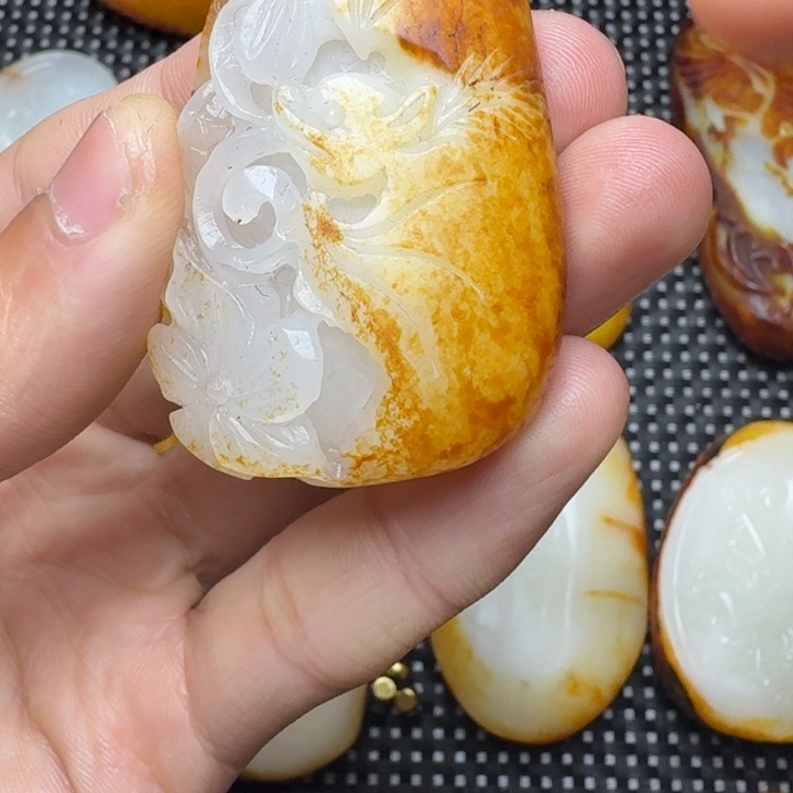 和田玉颈饰未镶嵌