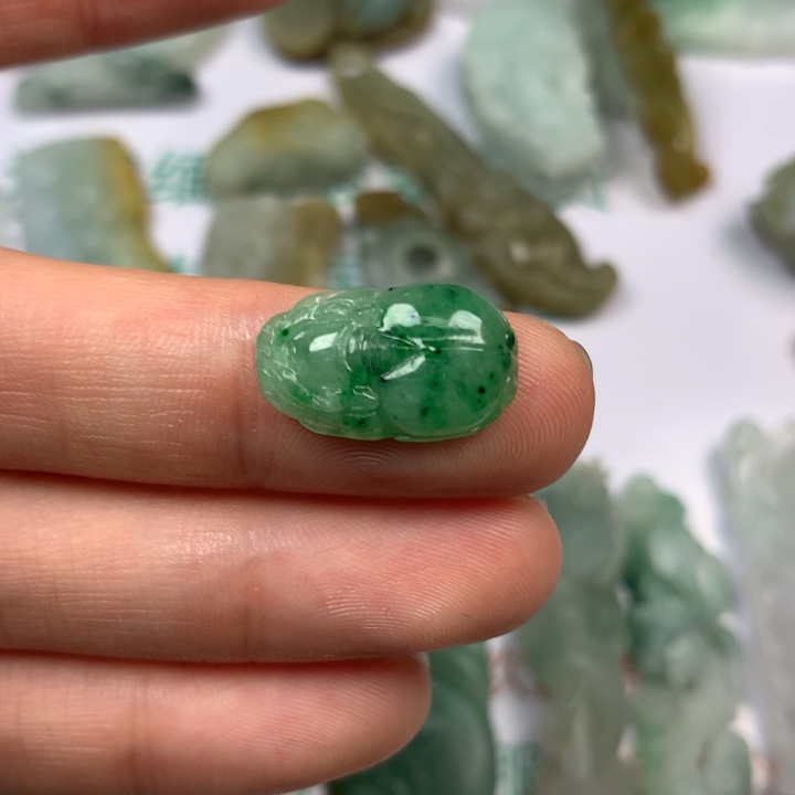 翡翠未镶嵌颈饰翡翠