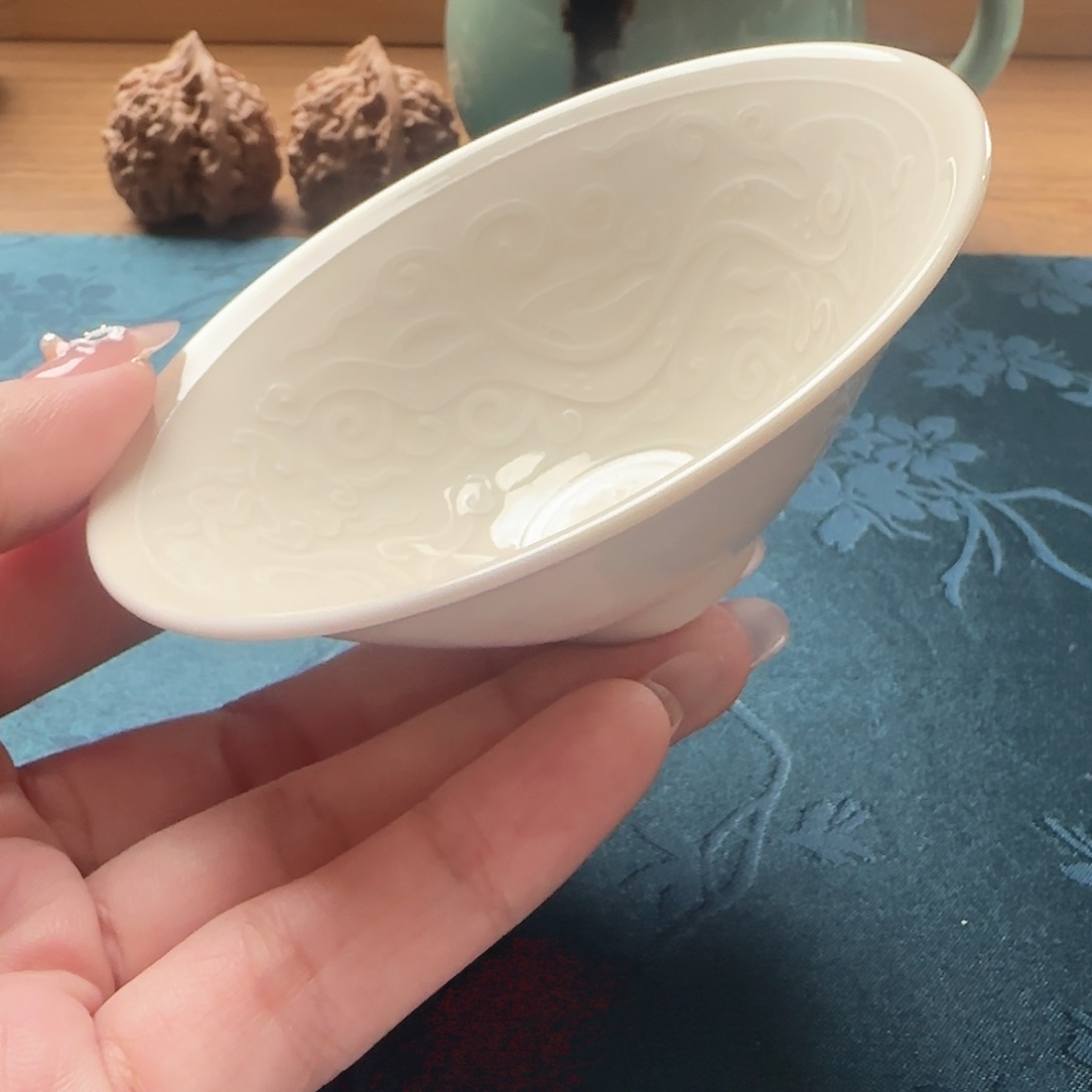 观复定窑螭龙纹斗笠盏