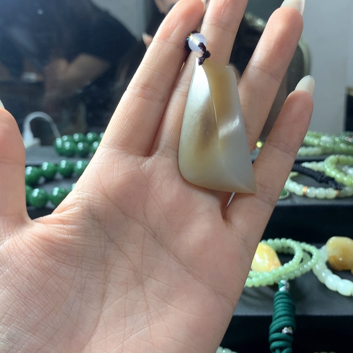 拾***妹颈饰未镶嵌和田玉