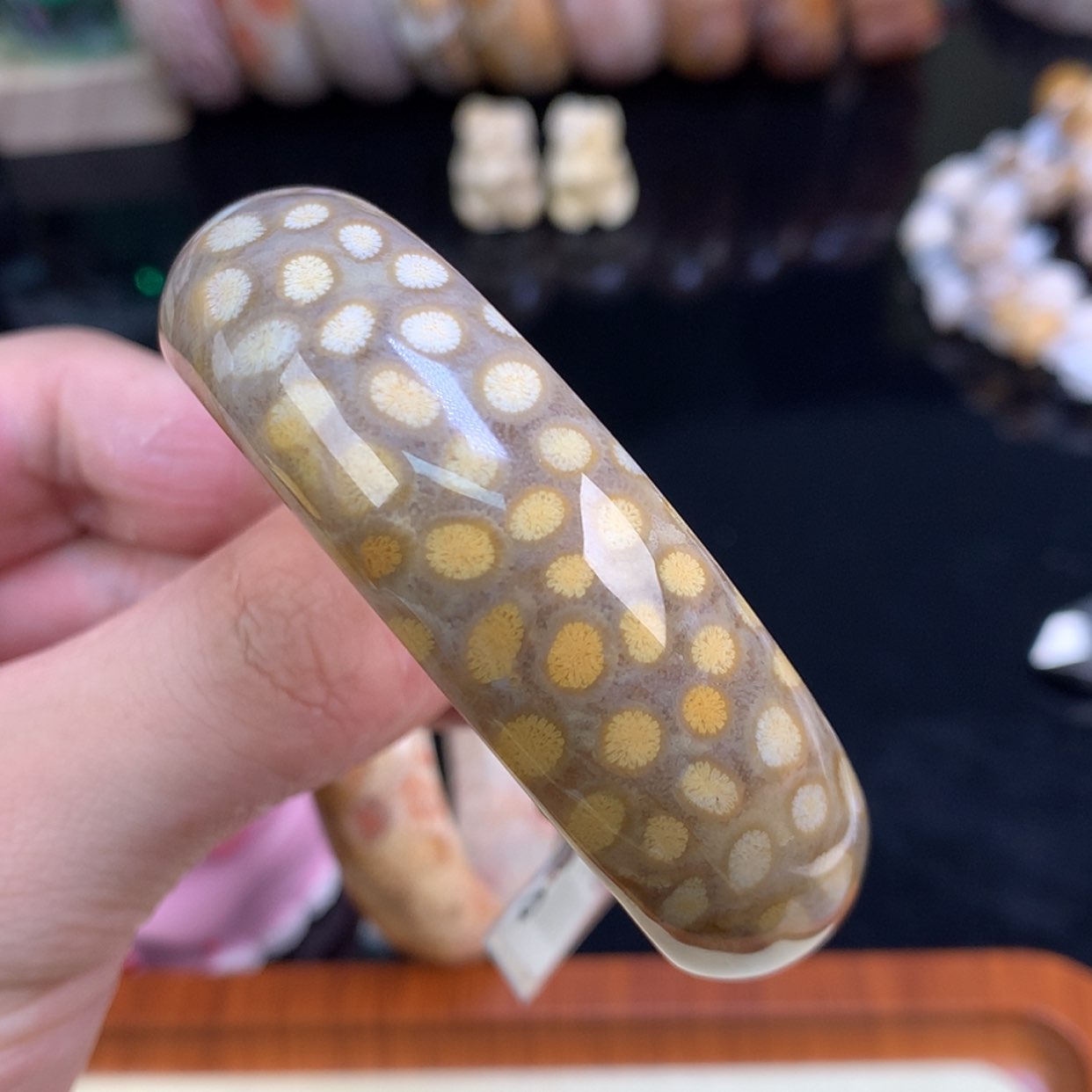 【闪购商品】颈饰未镶嵌硅化珊瑚（珊瑚玉）44号54圈皮花花