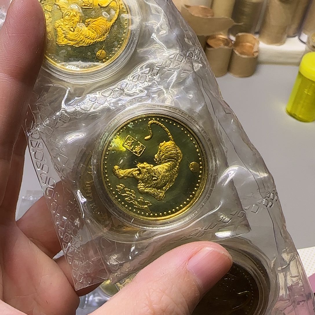 其他普通金属合作行章虎十枚一起出