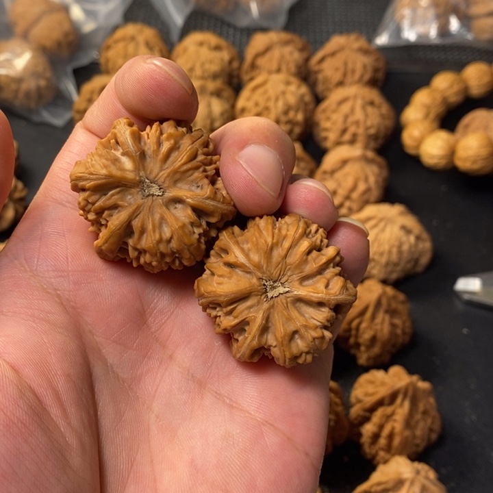 大***强桃核把件578644678