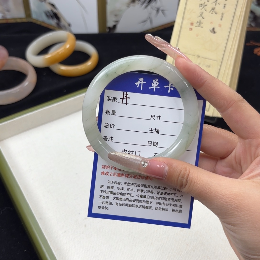 石英质玉手镯未镶嵌