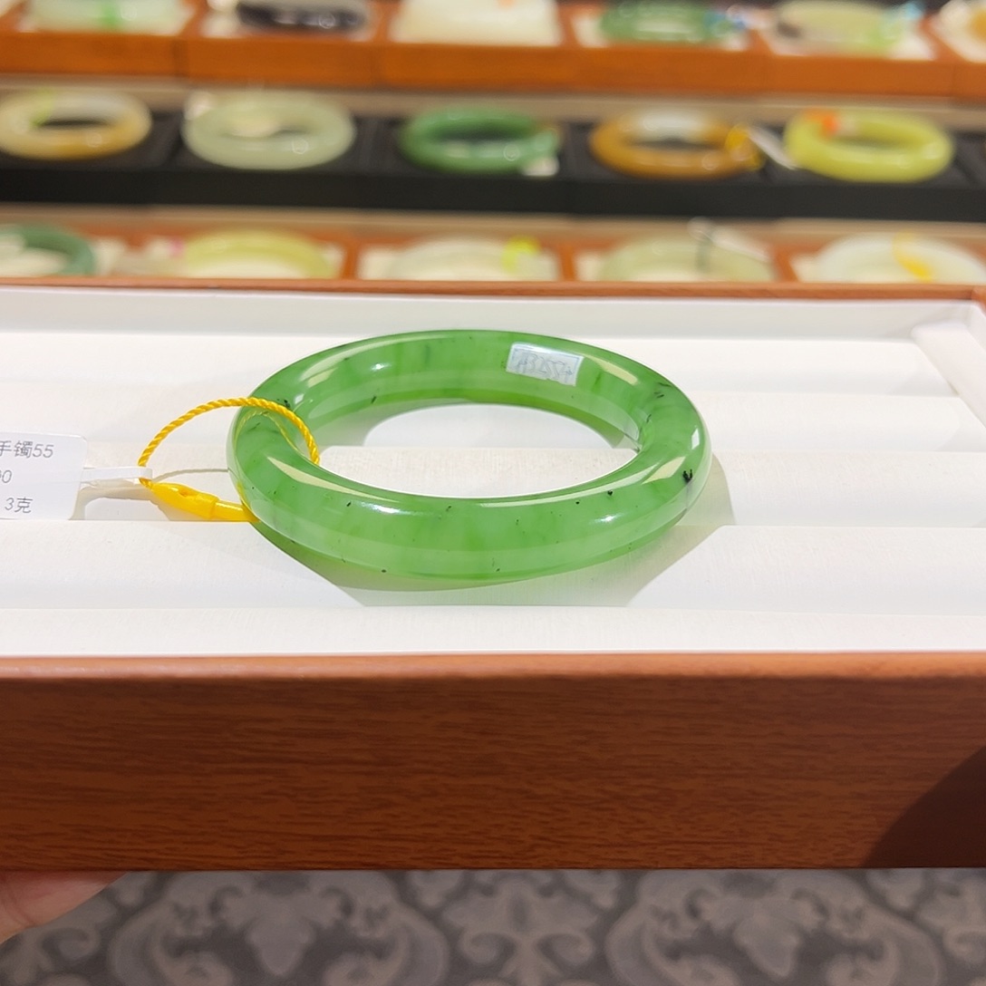 和田玉手镯未镶嵌  【乌兰海 果绿】