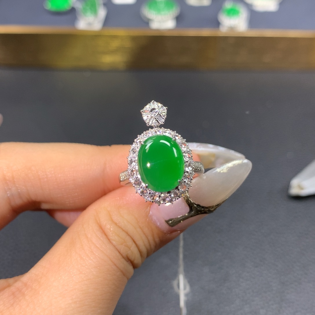 翡翠戒指18K金镶嵌翡翠