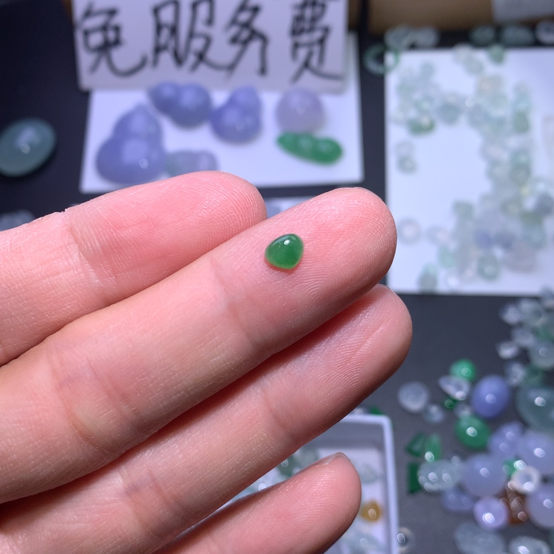 翡翠颈饰未镶嵌爱心