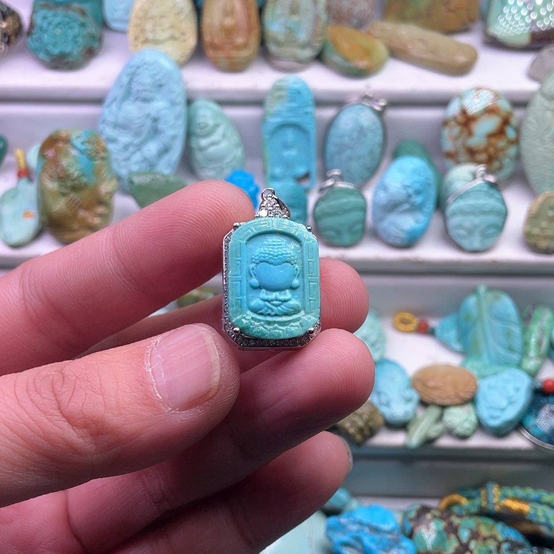 绿松石颈饰未镶嵌雅****力