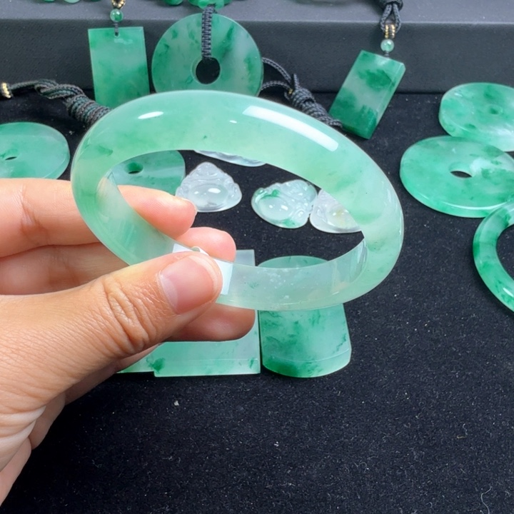 石英质玉未镶嵌手镯