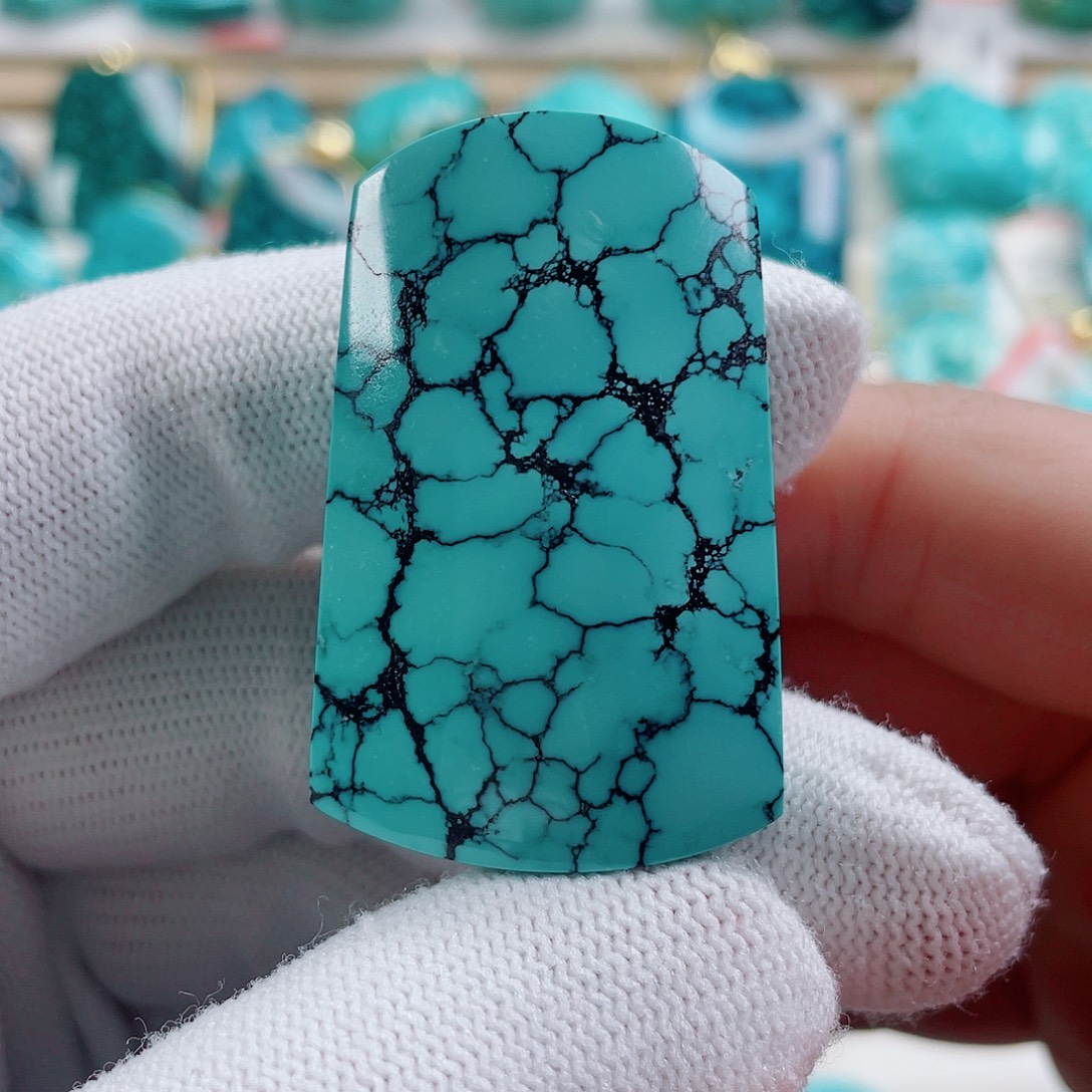 绿松石未镶嵌颈饰