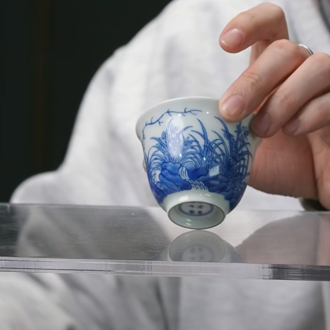 D青花花卉诗题纹铃铛杯