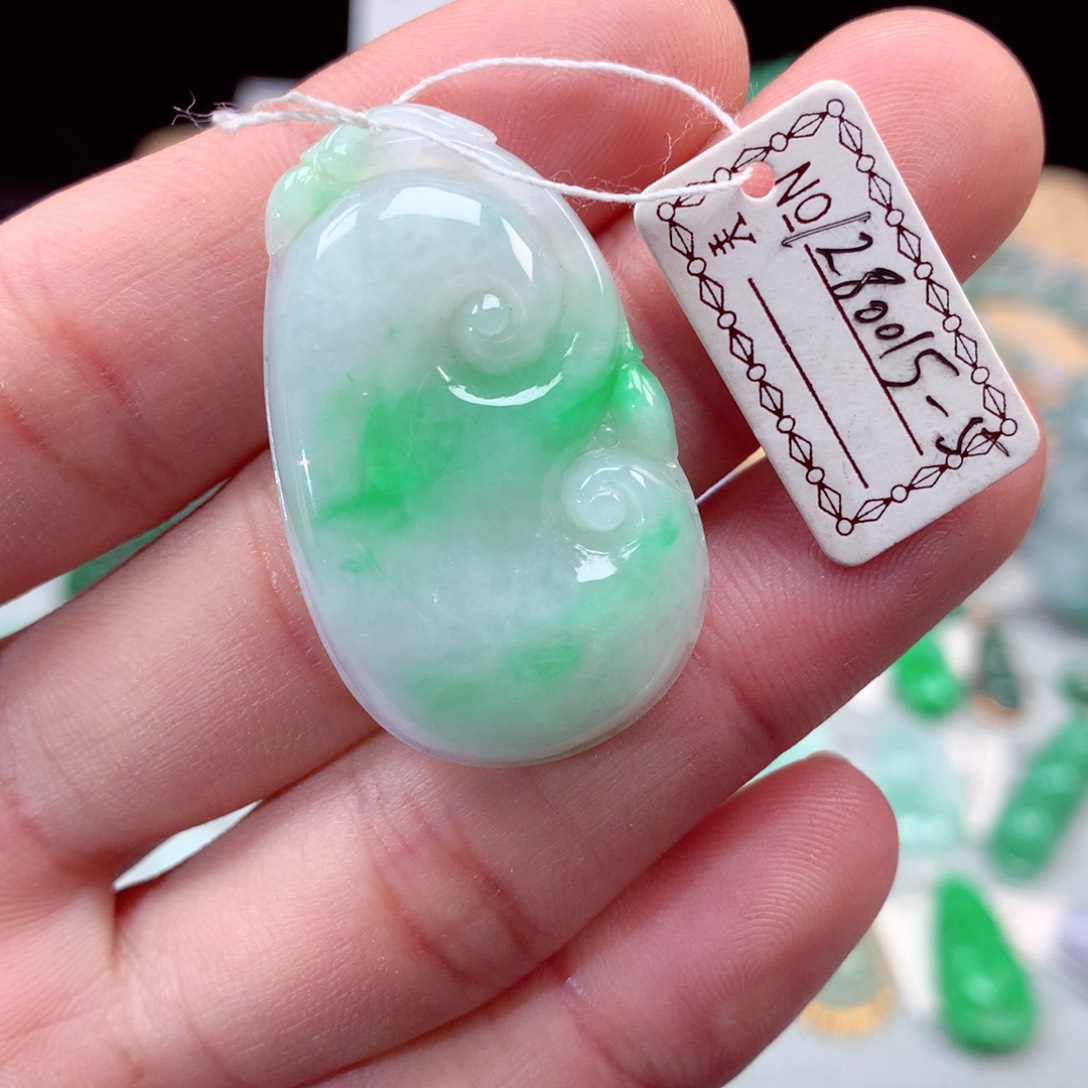 翡翠颈饰未镶嵌翡翠吊坠