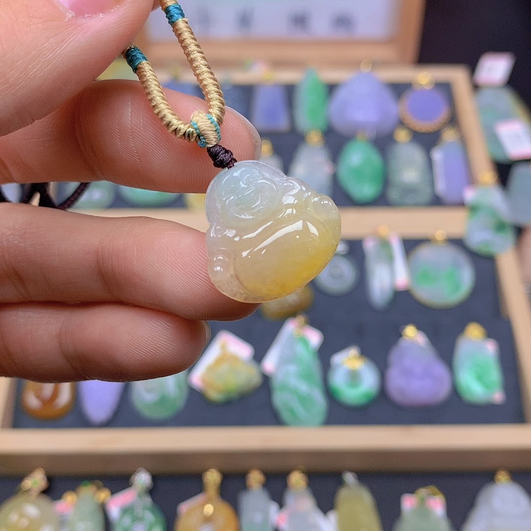 翡翠颈饰未镶嵌翡翠