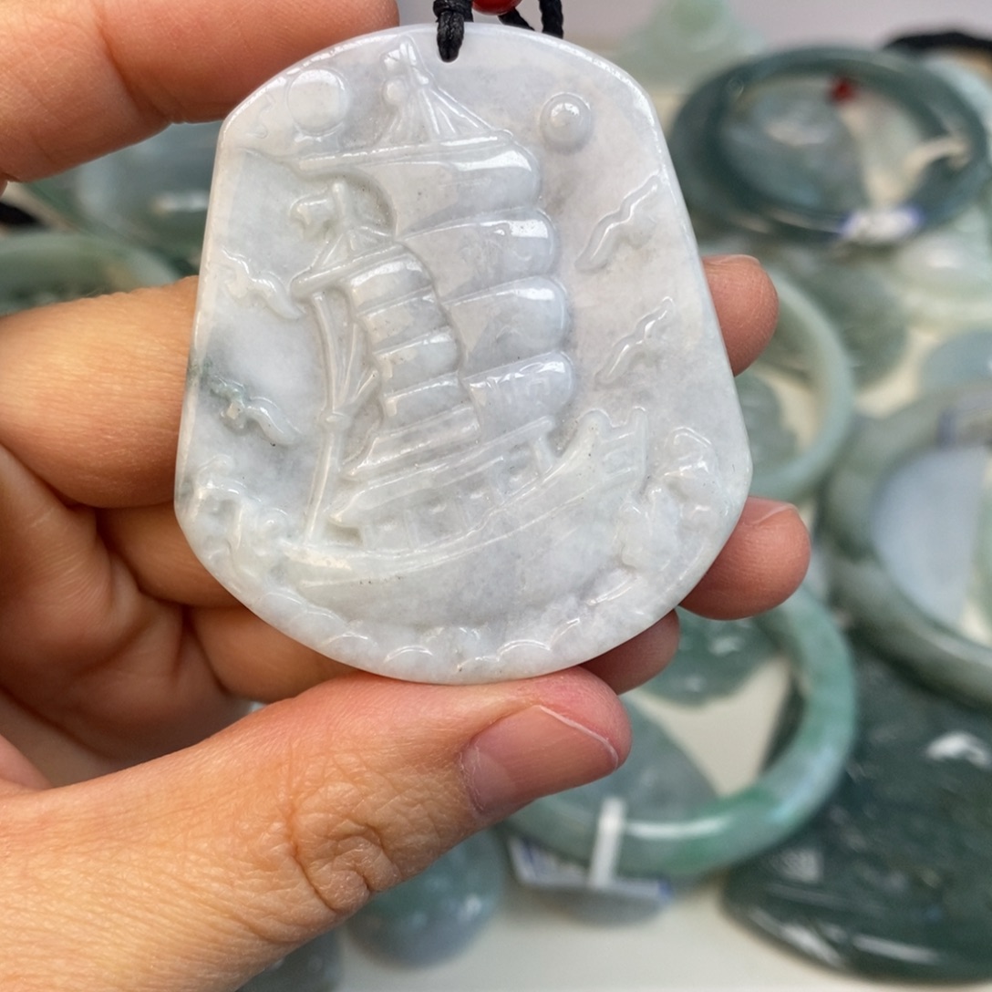 翡翠颈饰未镶嵌一帆风顺