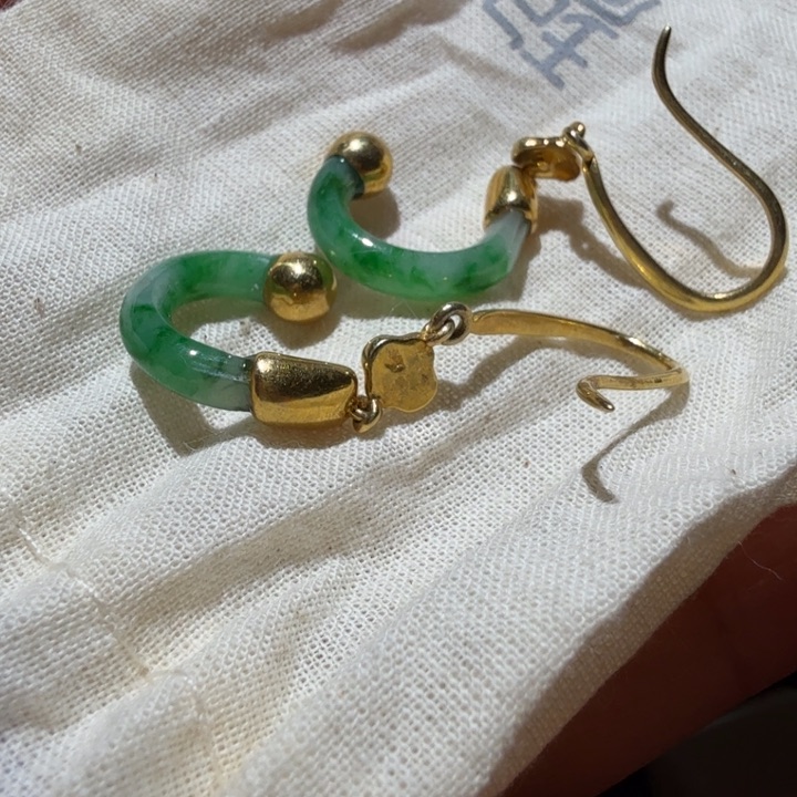 翡翠未镶嵌耳饰小***常