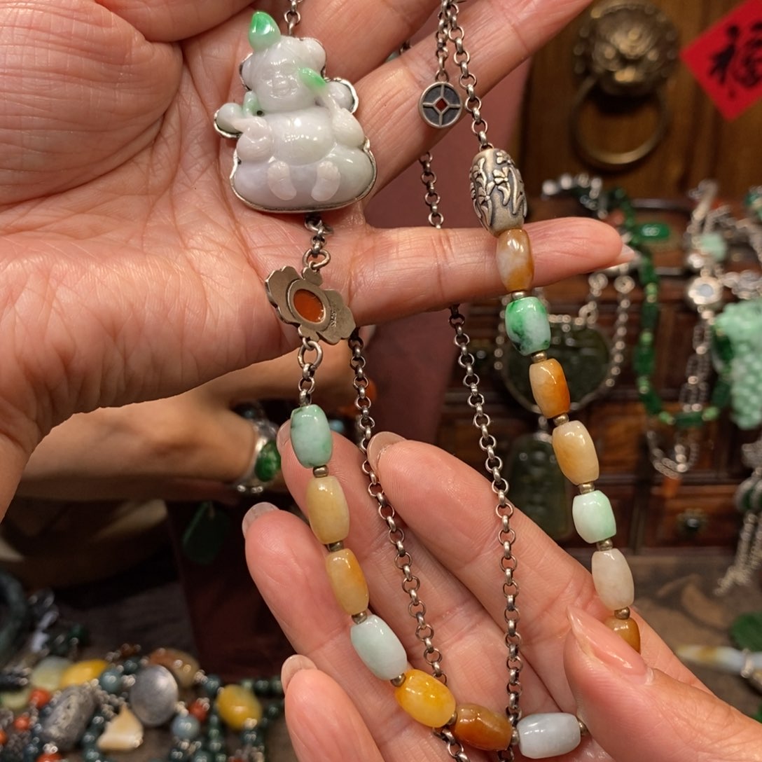 翡翠吊坠(赠链)未镶嵌