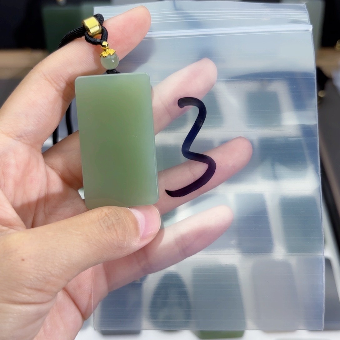 6***n和田玉未镶嵌颈饰