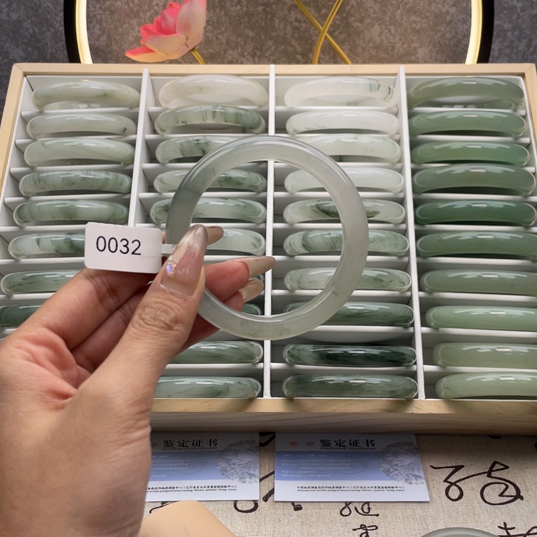 石英质玉未镶嵌手镯瑕0032