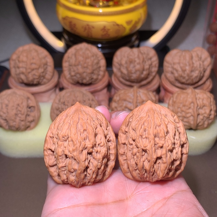 文玩核桃把件小虎头