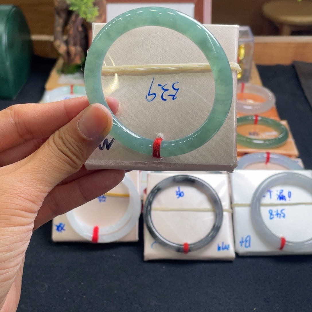 翡翠手镯未镶嵌54美人条冰蓝